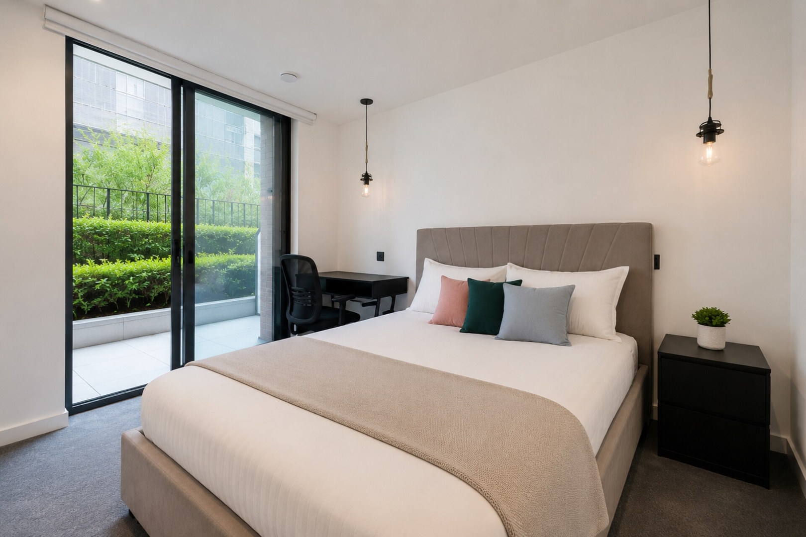 Elegant Wapping Retreat • Patio • A/C 2
