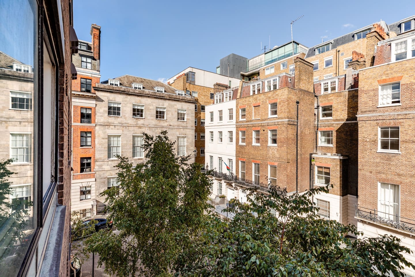 Oxford Circus Chic 2BR Apartment 2
