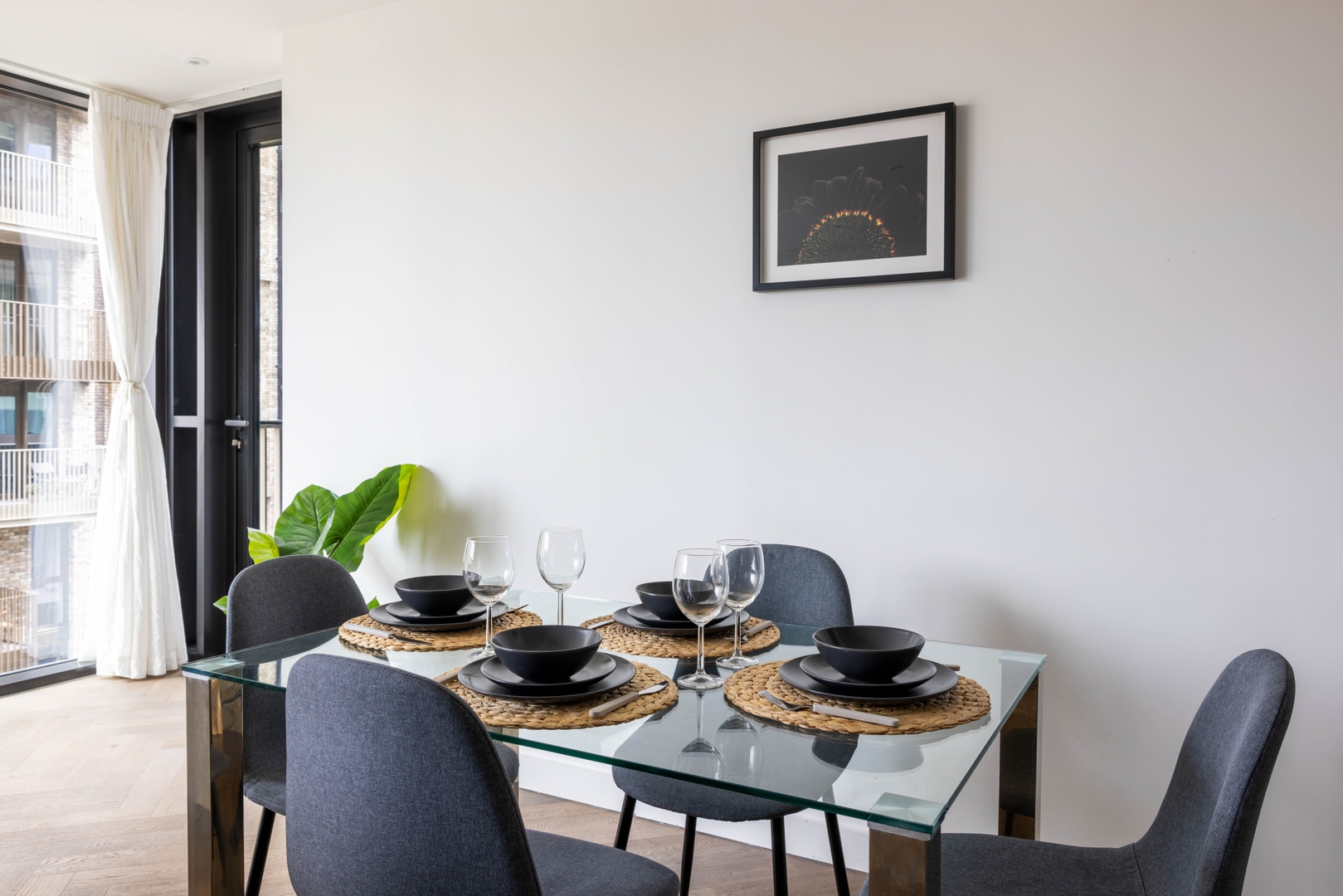 Luxury 2BR Apartment with A/C- Wapping 2