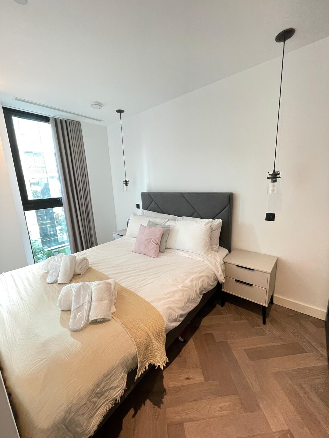 Luxury 1BR near Tower Bridge 2