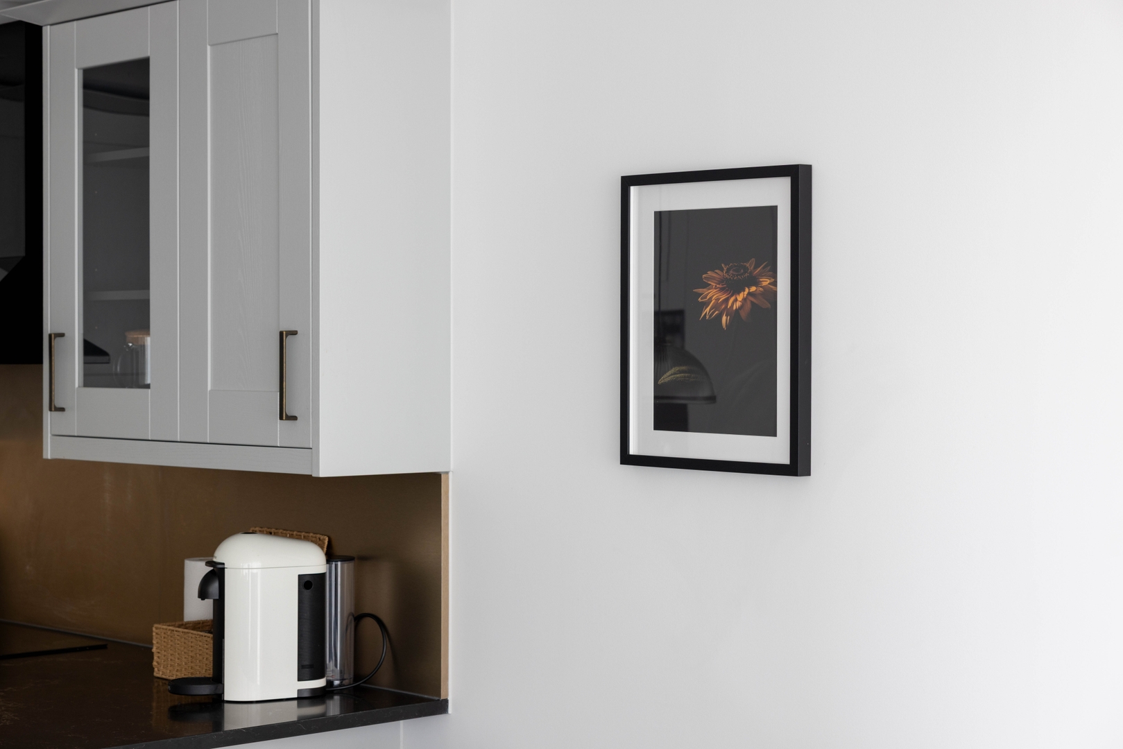Luxury 2BR Apartment with A/C- Wapping 3