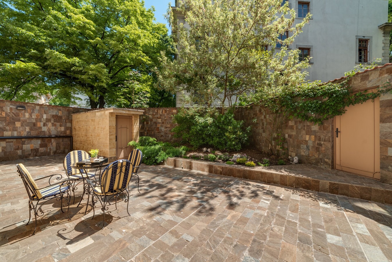 Deluxe and Central Garden Apartment 20 Click And Rent Bulgaria