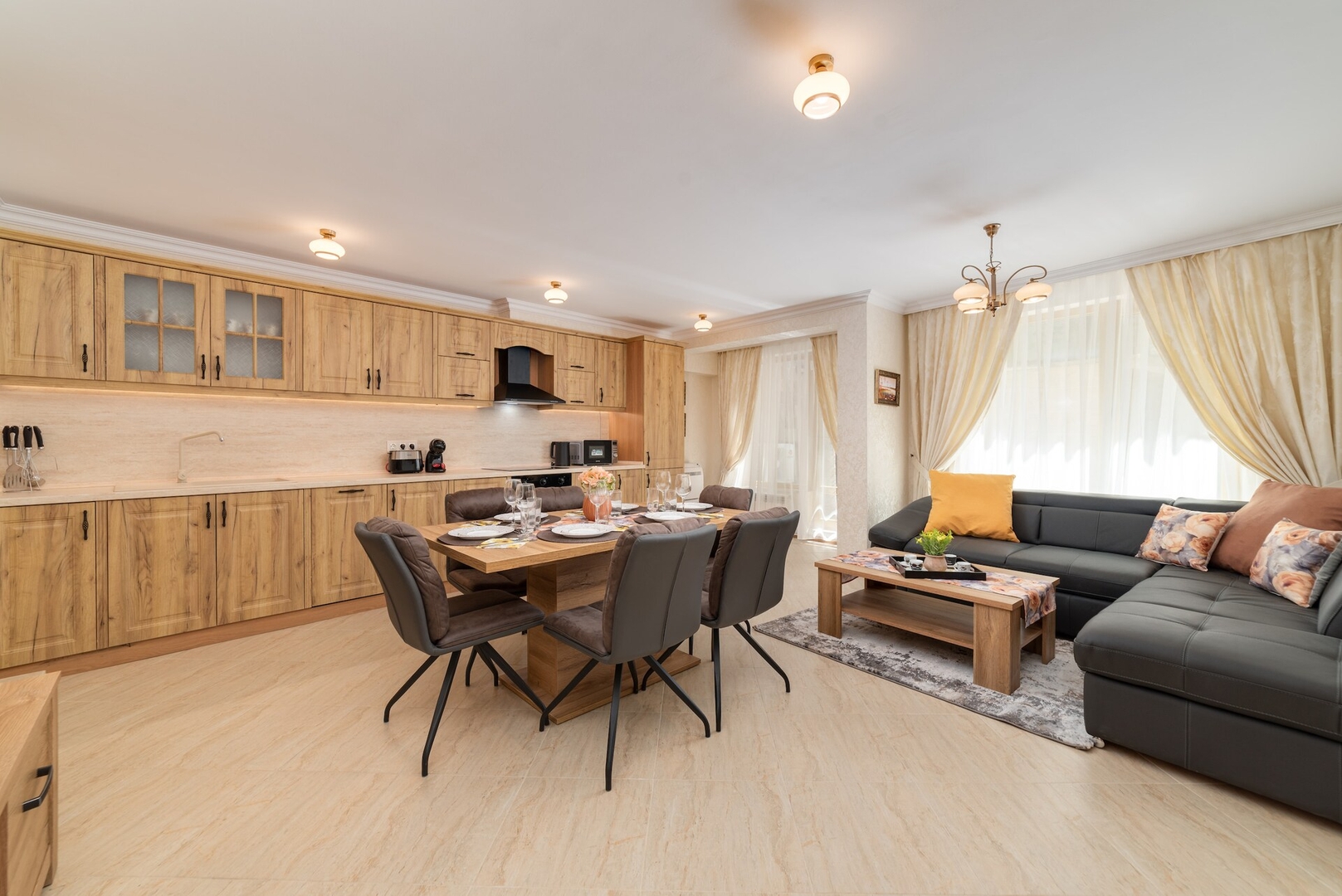 Deluxe and Central Garden Apartment 16 Click And Rent Bulgaria