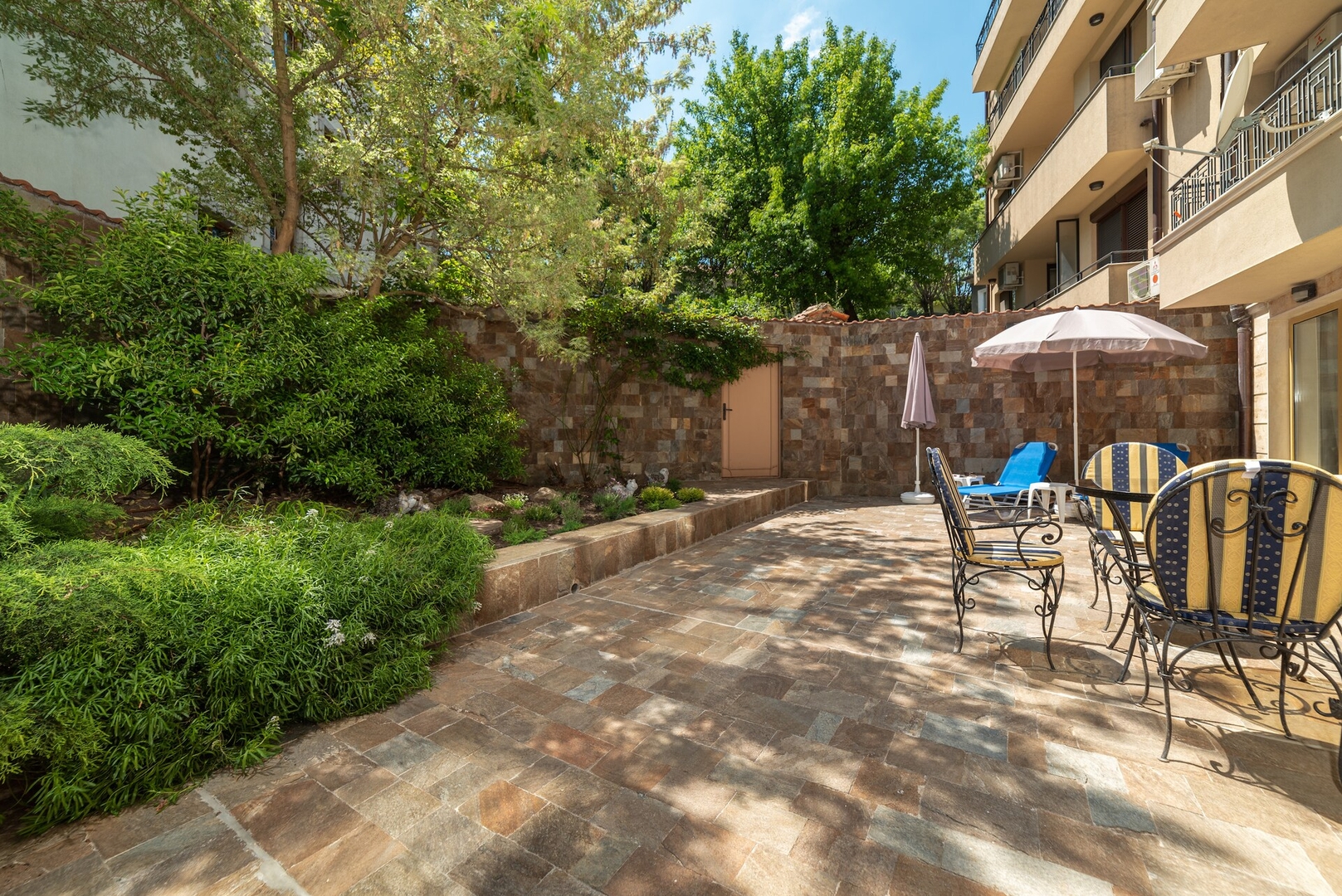 Deluxe and Central Garden Apartment 21 Click And Rent Bulgaria