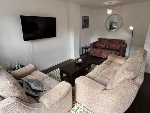 Modern 3-Bed 3-Bath Home | Quiet Road | Parking |