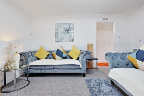 4BR Basildon Home | Sleeps 8 | BBQ, Parking, WiFi
