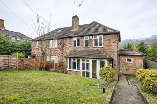 Spacious 4BR Home w/ Private Garden & Free Parking