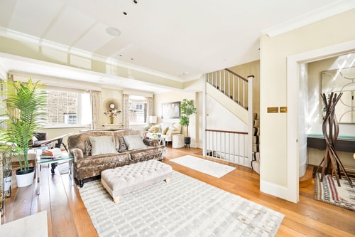 Stylish Chelsea House w/ Parking