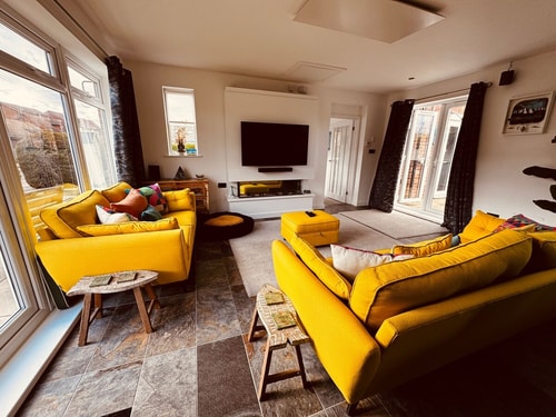 2-Bed Coastal Haven with Private Spa Pool & Tub