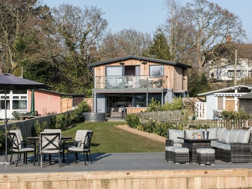 Whispering Reeds, Hot Tub & Private Quay, Horning