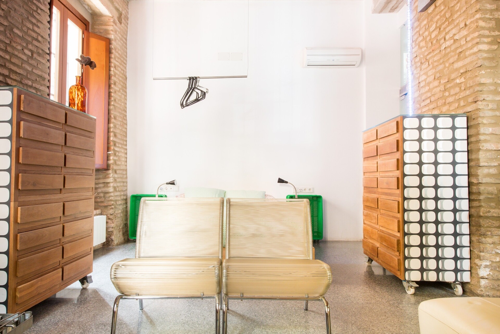 The Yellow Box: An Industrial Style Apartment 19 Mi casa is your house