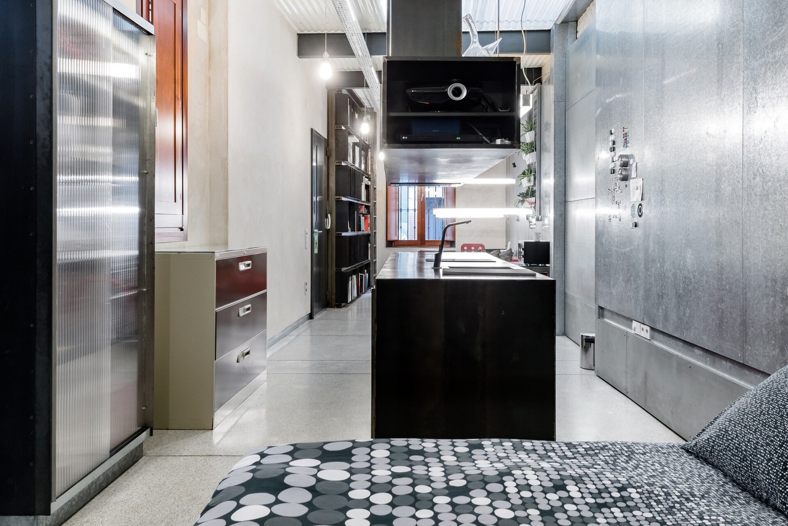 Contemporary Loft Space in Historic City Center 13 Mi casa is your house
