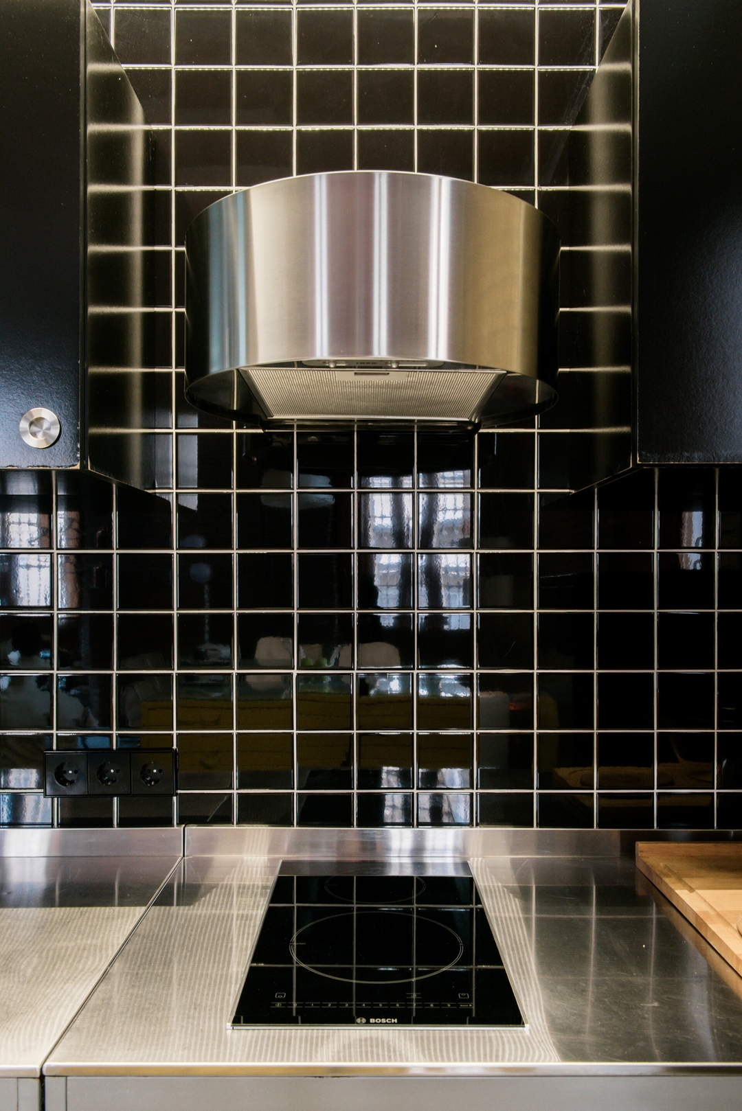 The Yellow Box: An Industrial Style Apartment 11 Mi casa is your house