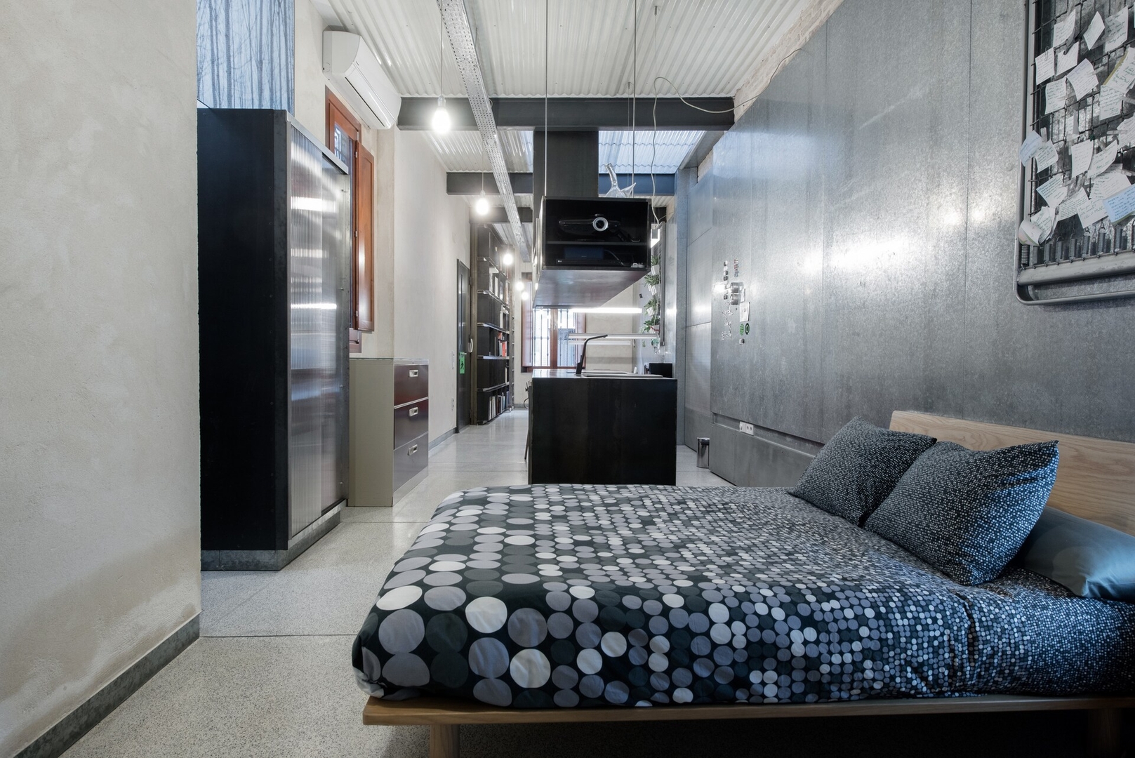 Contemporary Loft Space in Historic City Center 11 Mi casa is your house