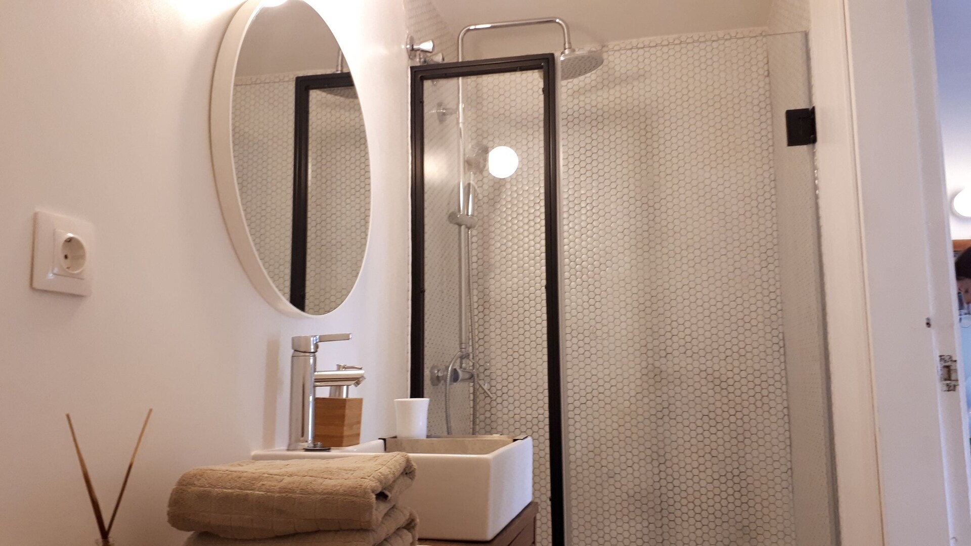 Charming WHITE LOFT: peaceful in the city old town 11 Mi casa is your house