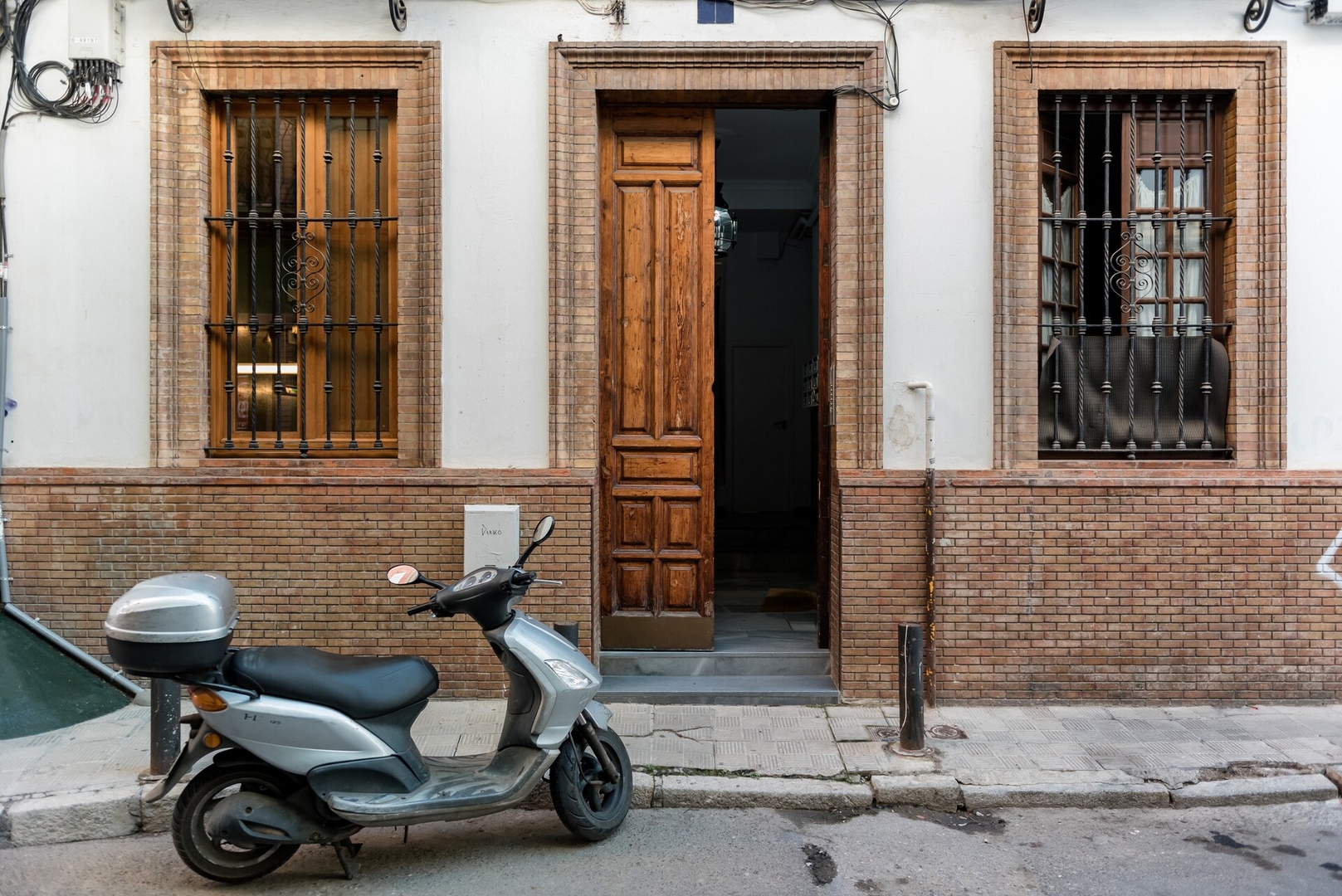 Contemporary Loft Space in Historic City Center 2 Mi casa is your house