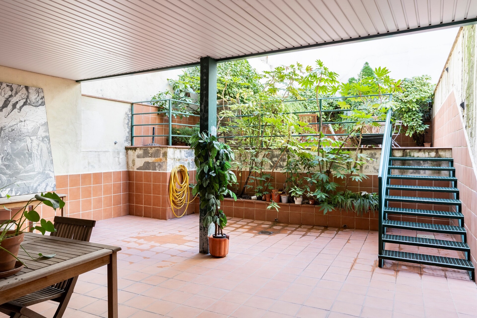 Space age in Madrid 2 Mi casa is your house