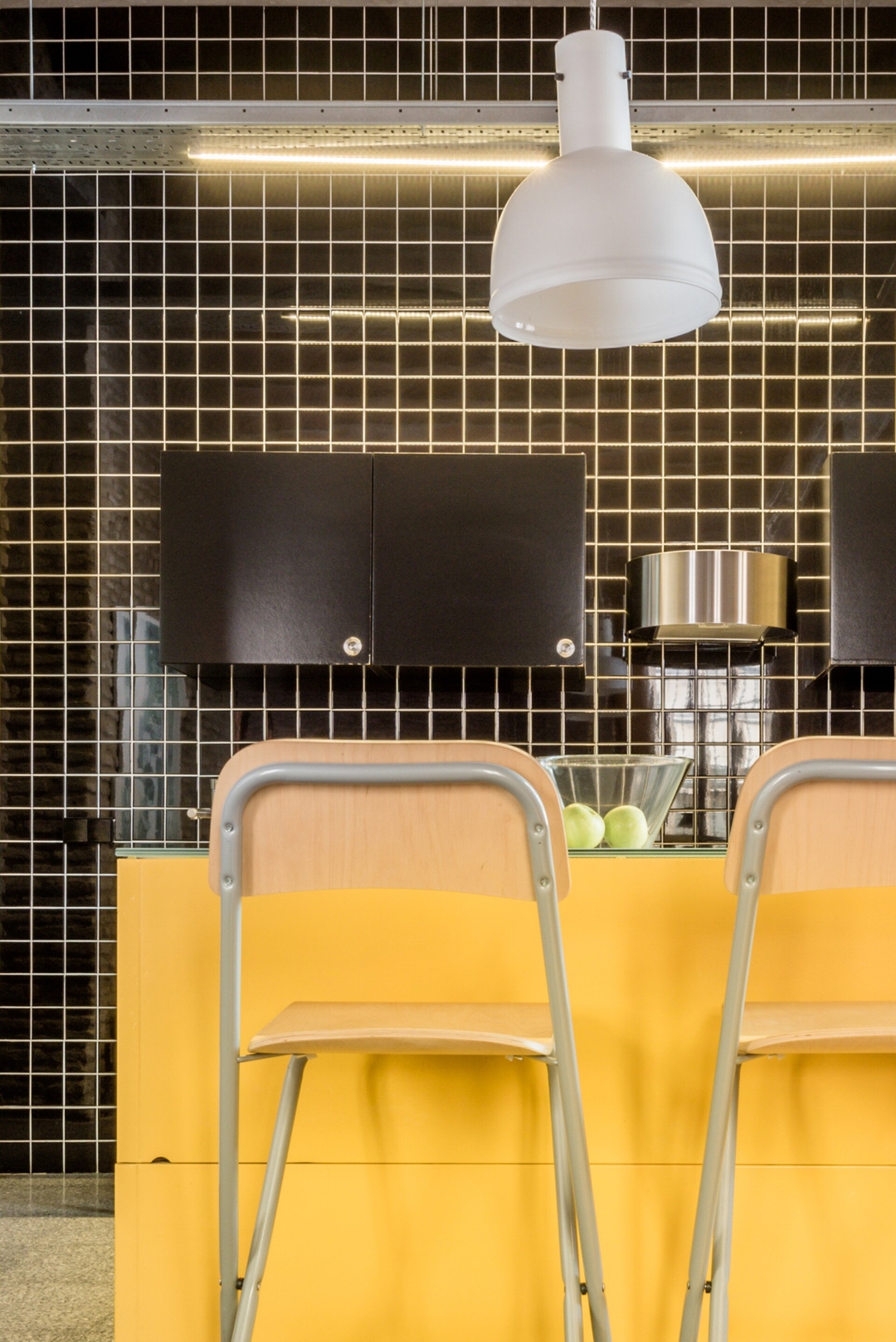 The Yellow Box: An Industrial Style Apartment 20 Mi casa is your house