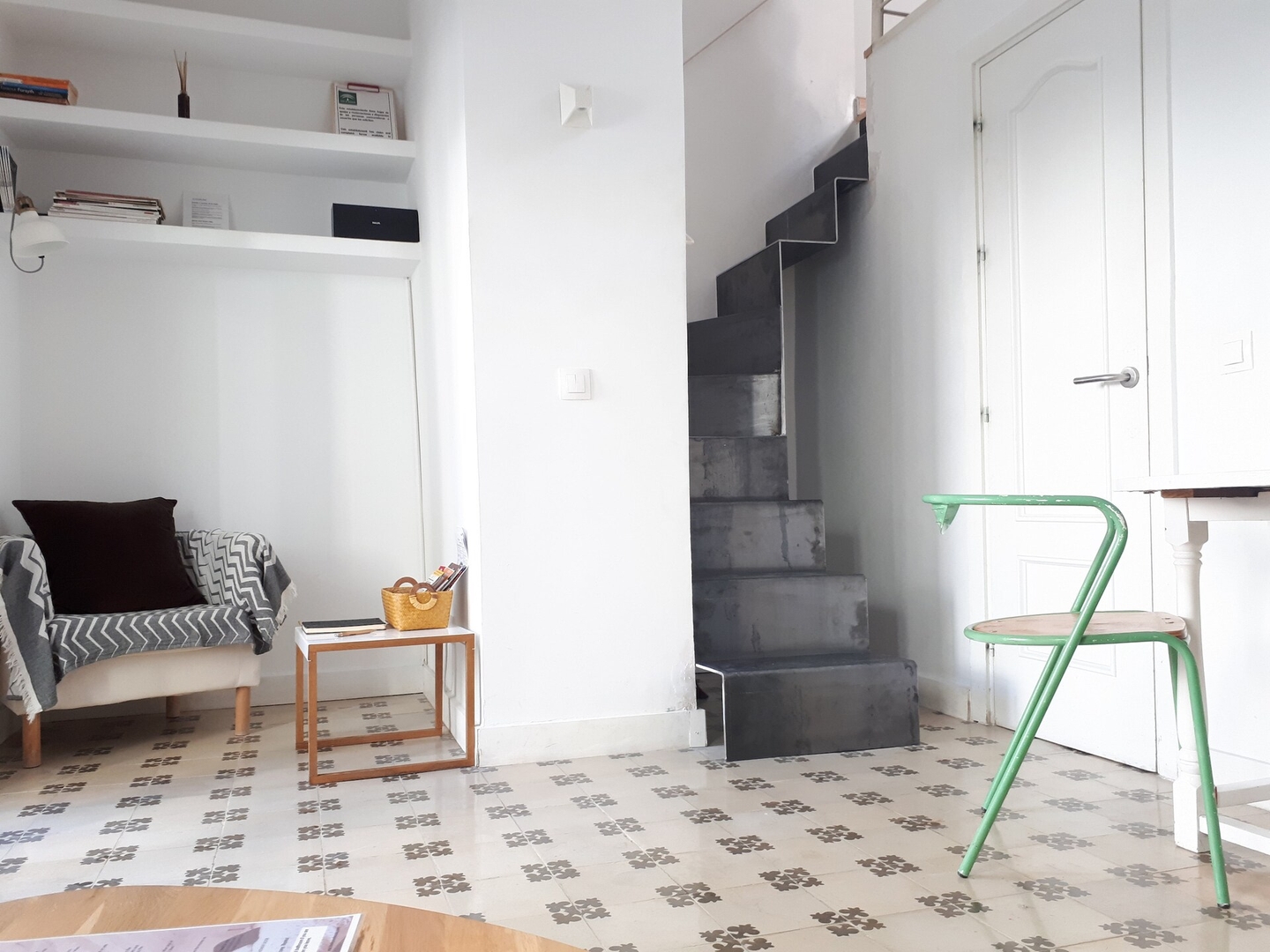 Charming WHITE LOFT: peaceful in the city old town 16 Mi casa is your house