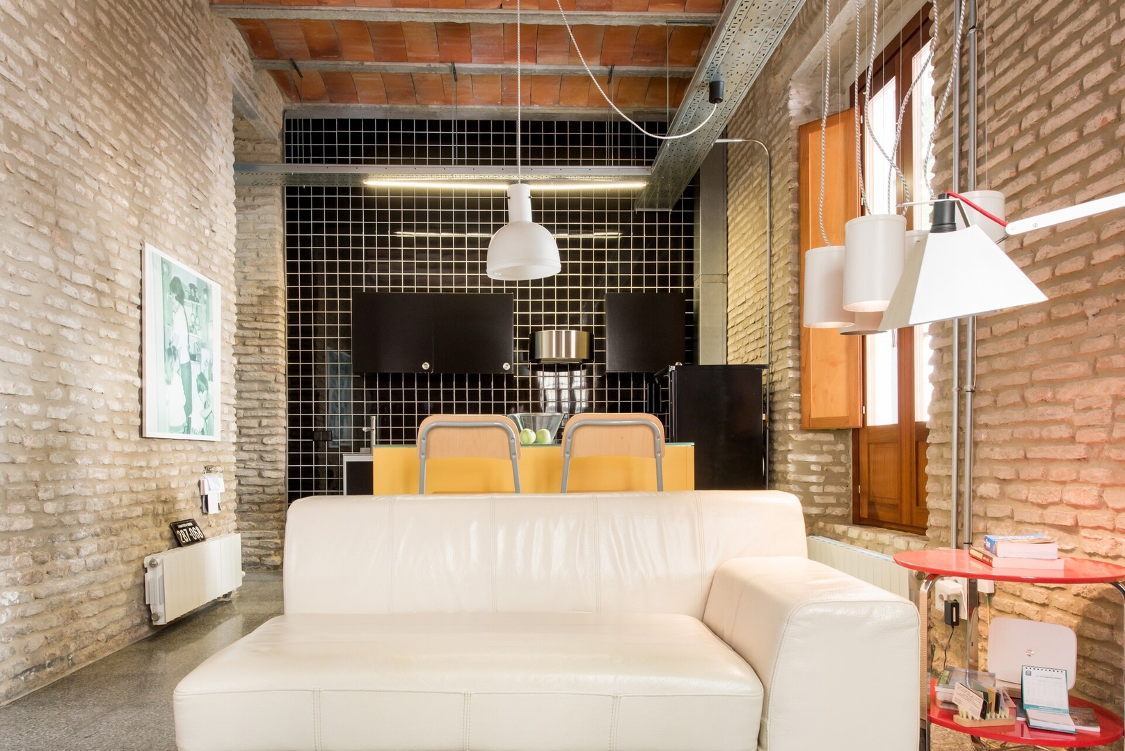 The Yellow Box: An Industrial Style Apartment 17 Mi casa is your house