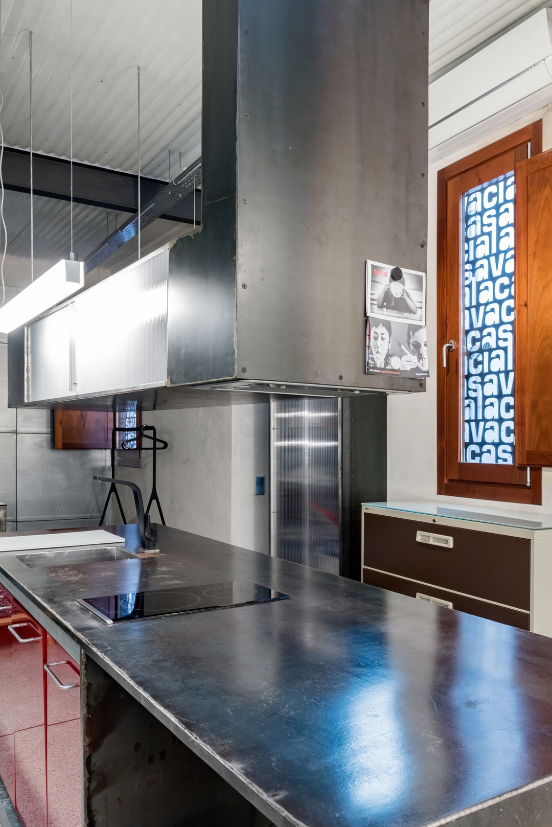 Contemporary Loft Space in Historic City Center 14 Mi casa is your house
