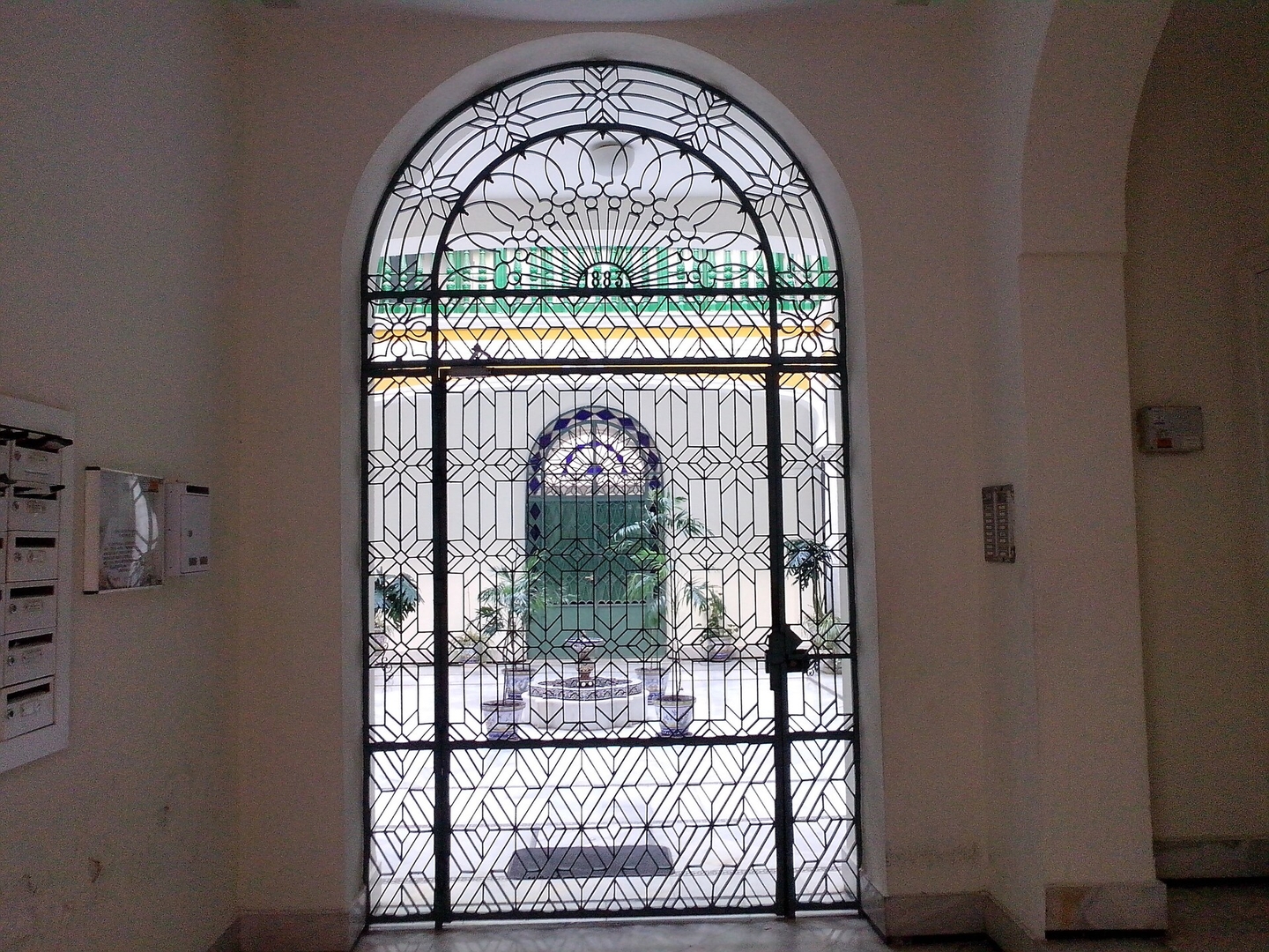 Charming WHITE LOFT: peaceful in the city old town 24 Mi casa is your house