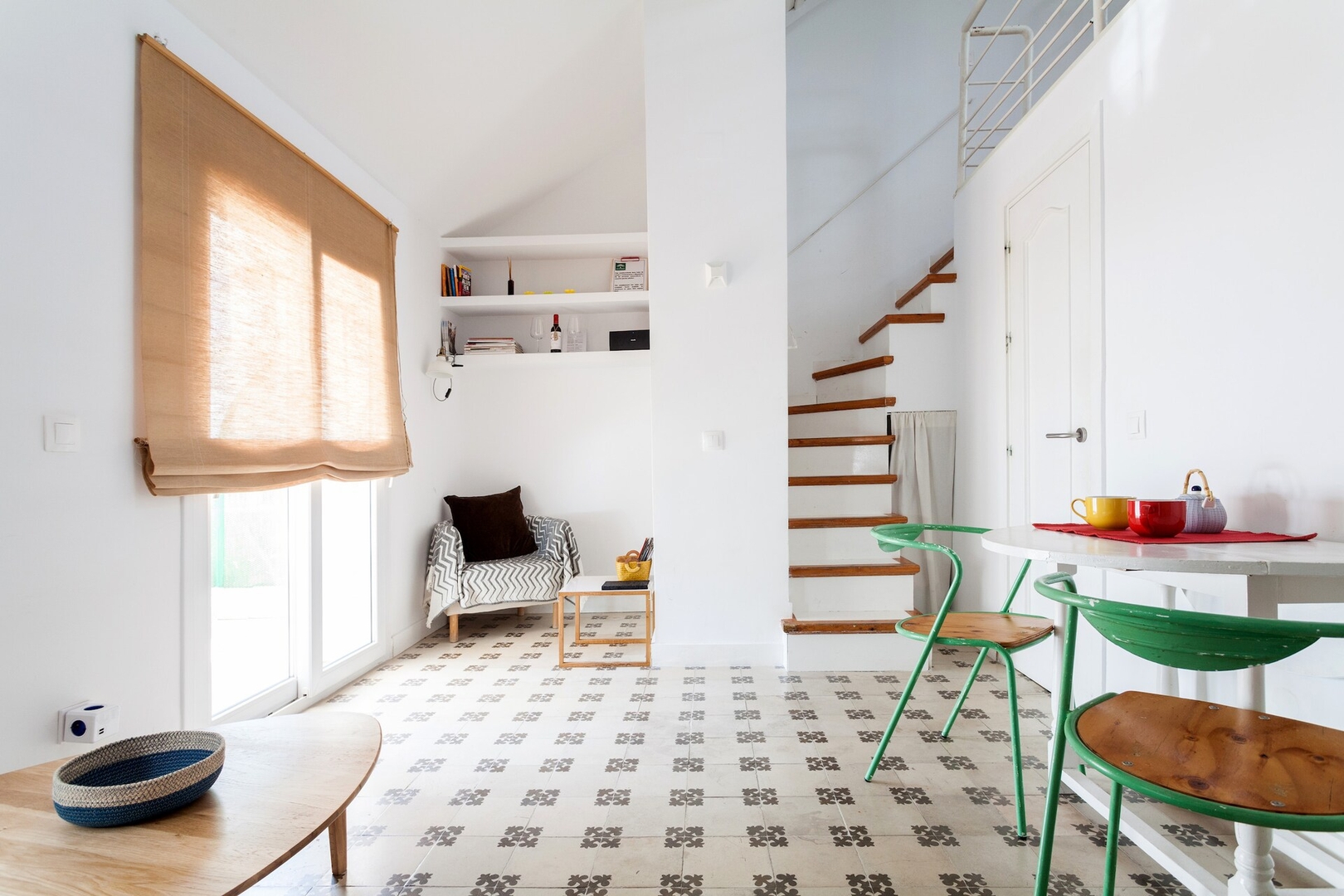 Charming WHITE LOFT: peaceful in the city old town 10 Mi casa is your house