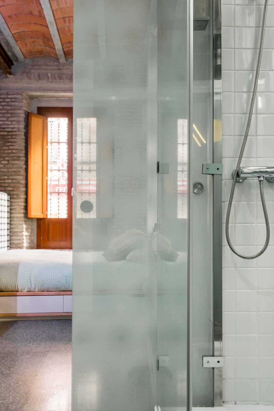 The Yellow Box: An Industrial Style Apartment 22 Mi casa is your house
