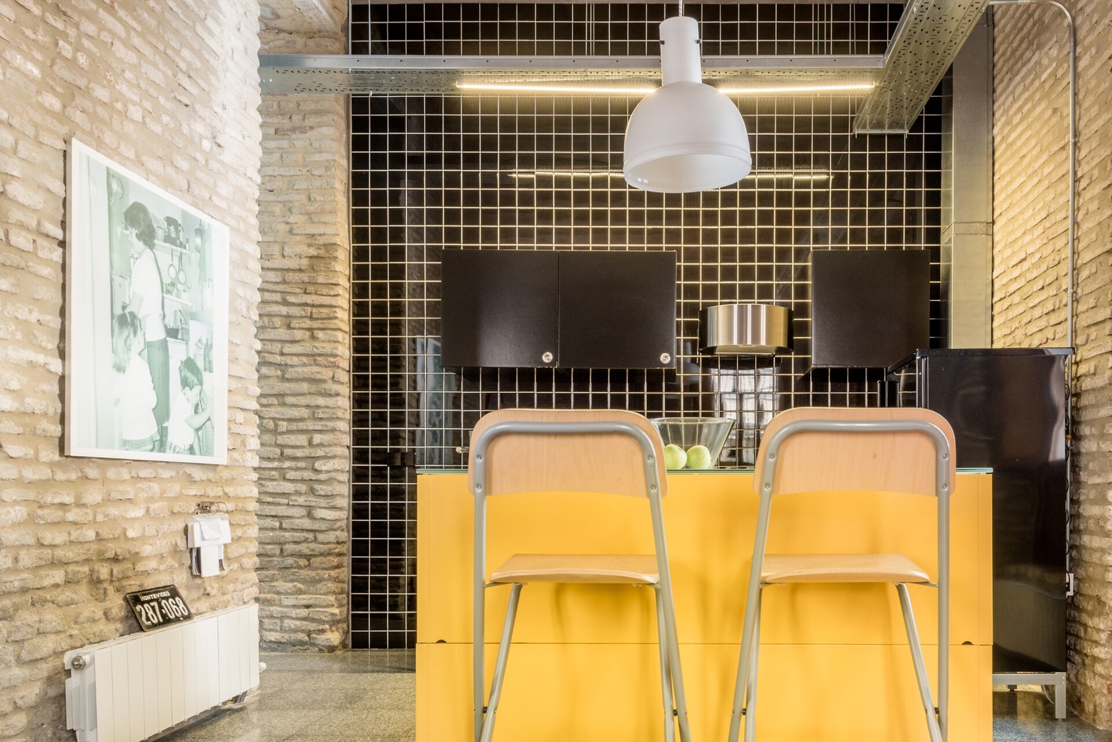 The Yellow Box: An Industrial Style Apartment 10 Mi casa is your house