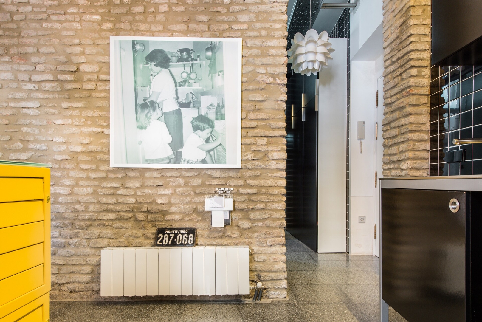The Yellow Box: An Industrial Style Apartment 13 Mi casa is your house