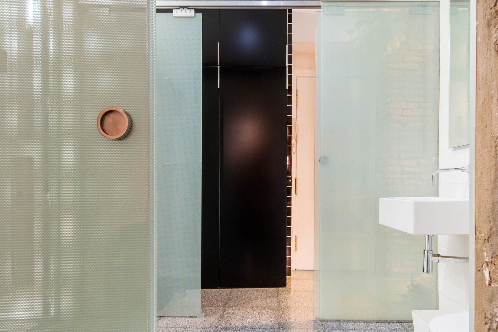 The Yellow Box: An Industrial Style Apartment 25 Mi casa is your house