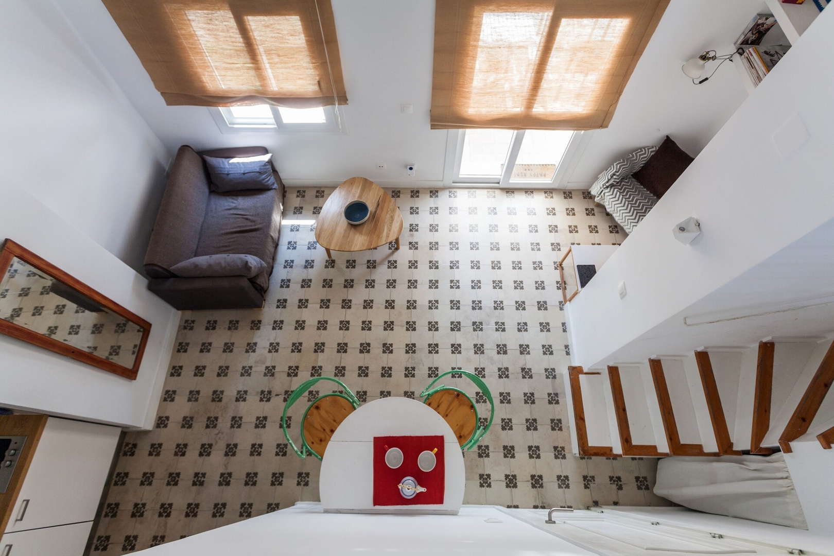 Charming WHITE LOFT: peaceful in the city old town 13 Mi casa is your house