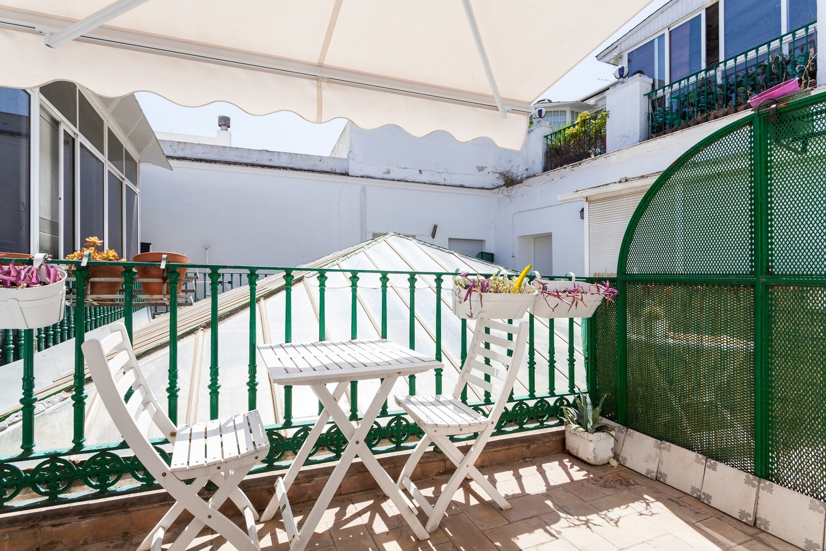Charming WHITE LOFT: peaceful in the city old town 6 Mi casa is your house