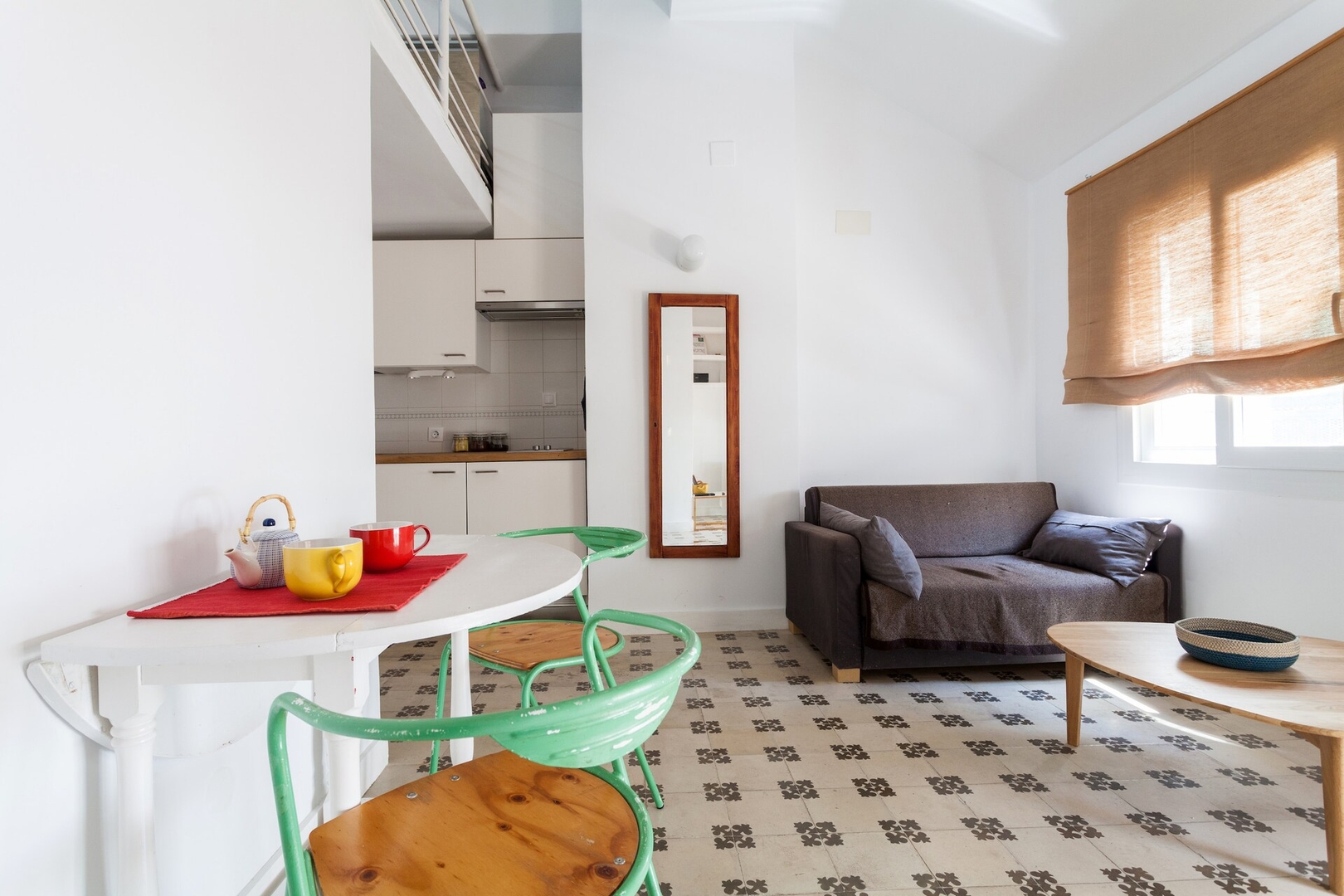 Charming WHITE LOFT: peaceful in the city old town 14 Mi casa is your house