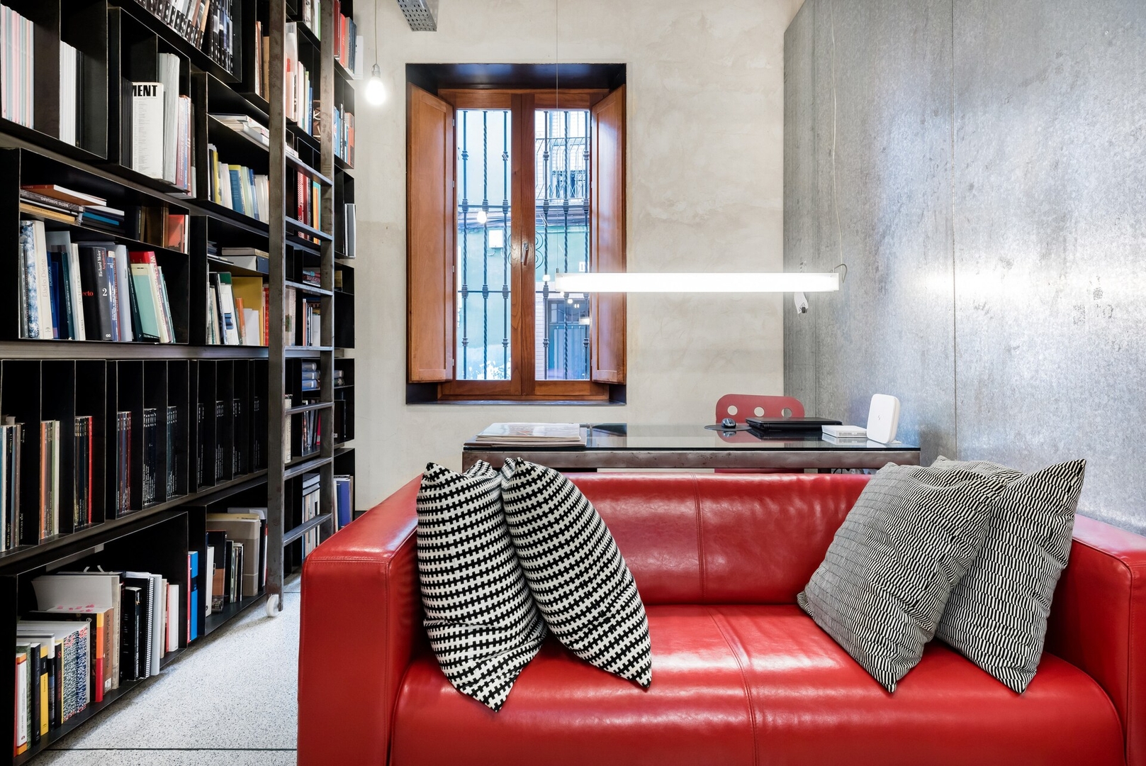 Contemporary Loft Space in Historic City Center Mi casa is your house