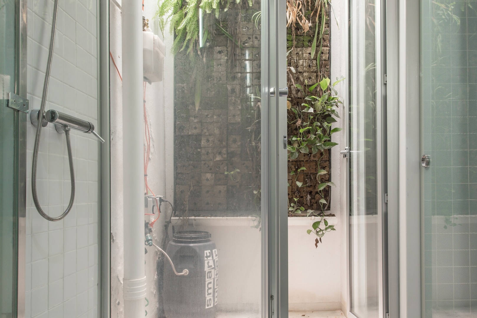 The Yellow Box: An Industrial Style Apartment 23 Mi casa is your house