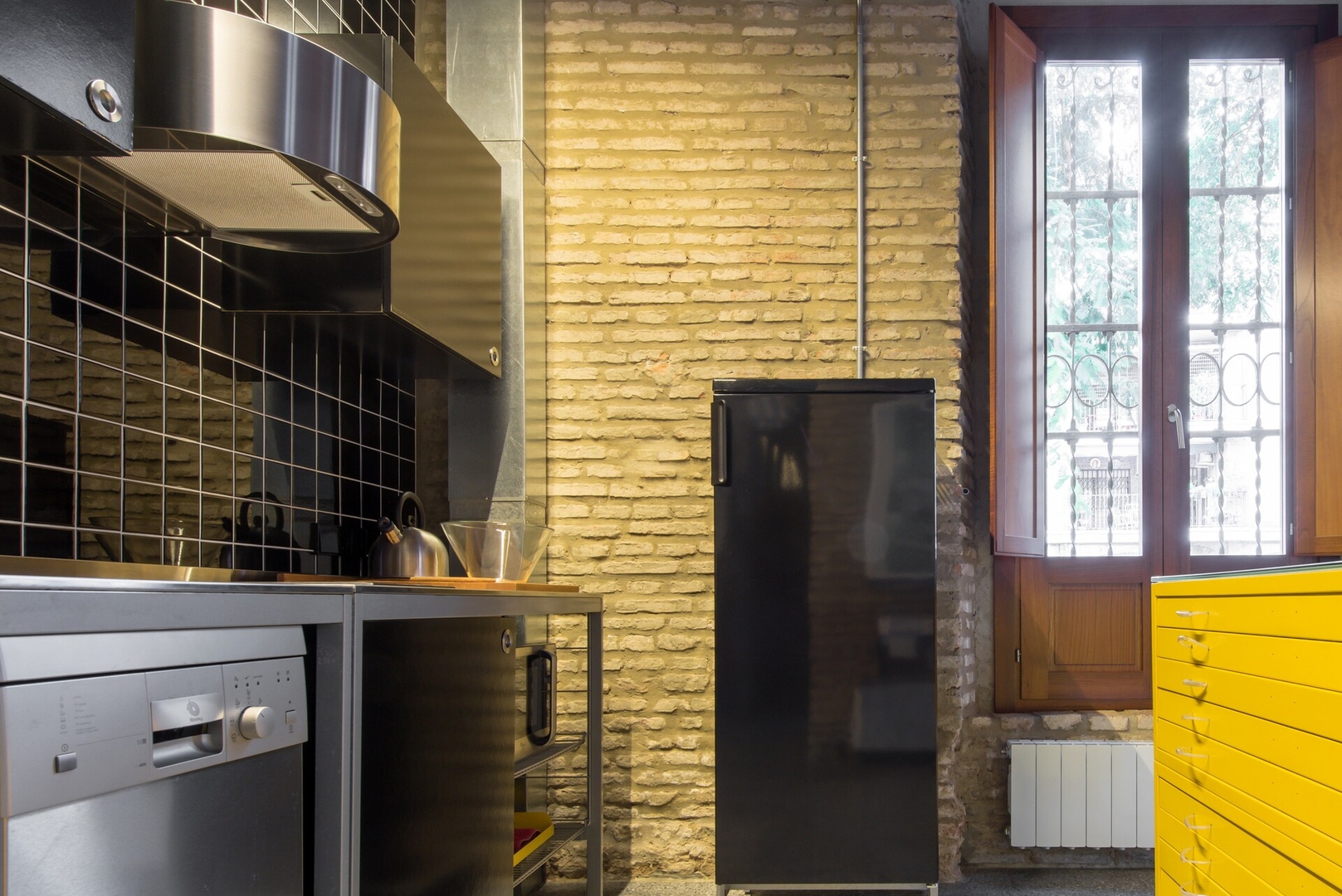 The Yellow Box: An Industrial Style Apartment 9 Mi casa is your house