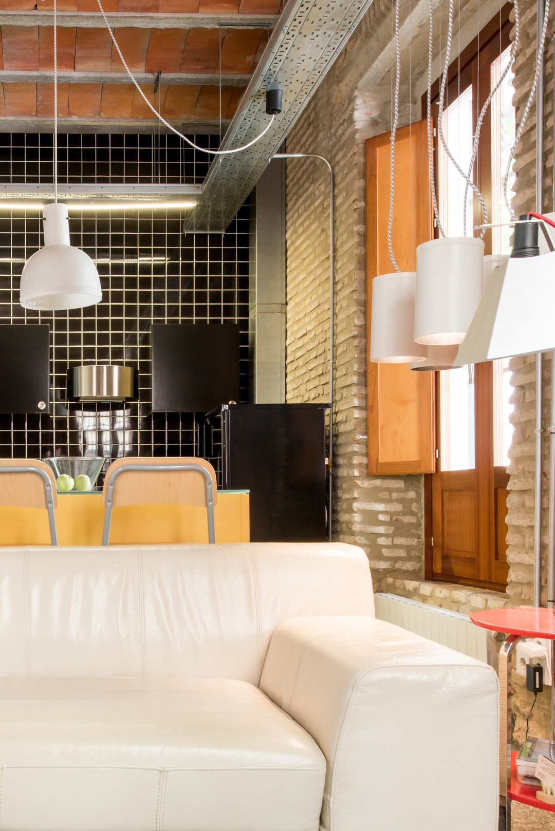 The Yellow Box: An Industrial Style Apartment 21 Mi casa is your house