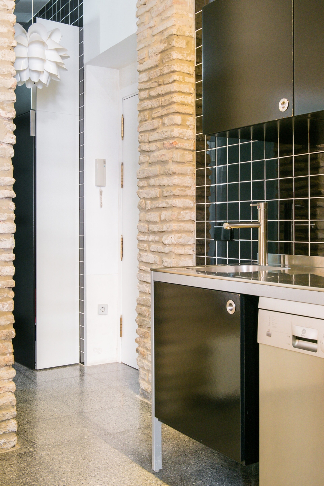 The Yellow Box: An Industrial Style Apartment 12 Mi casa is your house
