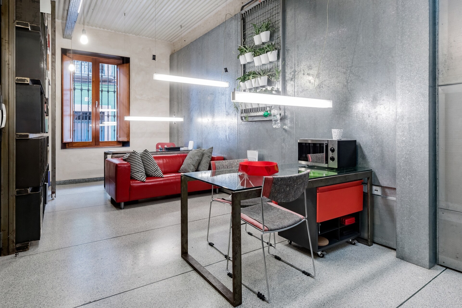 Contemporary Loft Space in Historic City Center 17 Mi casa is your house