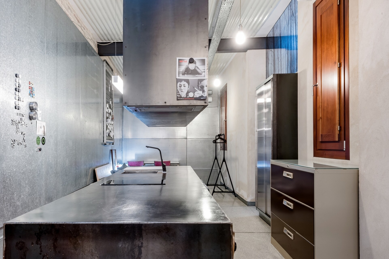 Contemporary Loft Space in Historic City Center 16 Mi casa is your house