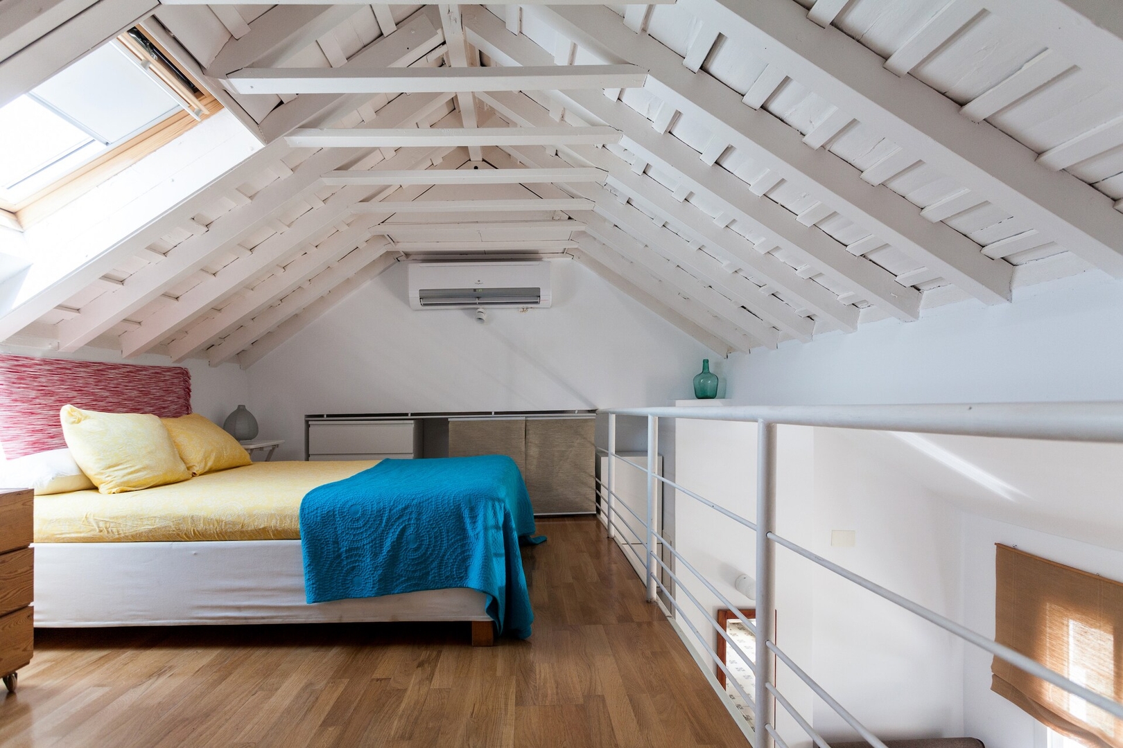 Charming WHITE LOFT: peaceful in the city old town 7 Mi casa is your house