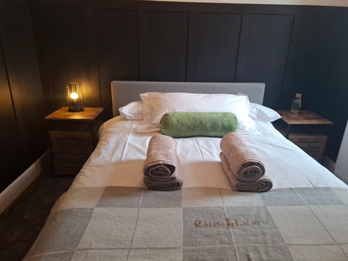 2 BDR House - Ideal for Short Breaks & Contractors