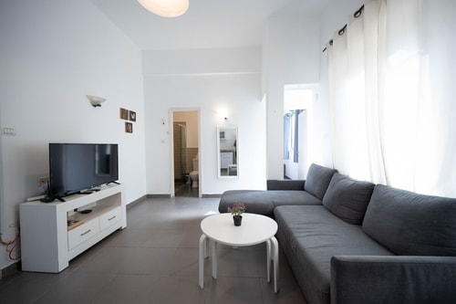 HaYarkon Seaside - -1 Bedroom + Balcony By Vacay