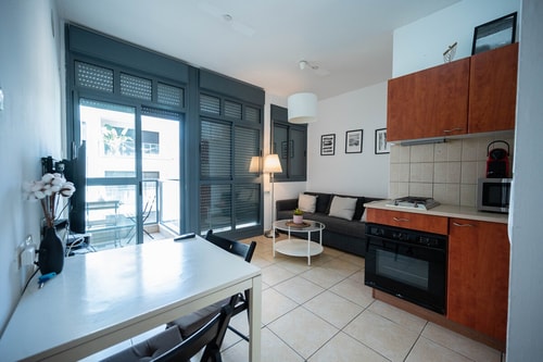 (Safe Room Inside) City Center Apartment + Parking