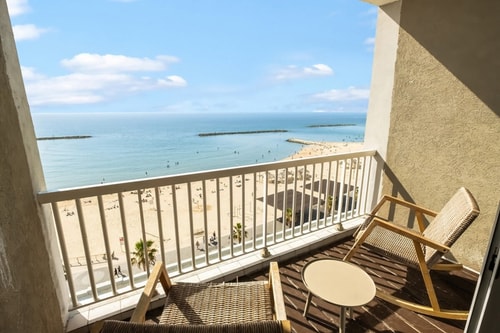 (Building Shelter)Luxury 3Bedroom Inside An Hotel