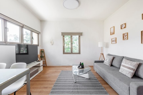 (Building Shelter)Apartment Next To Gordon Beach