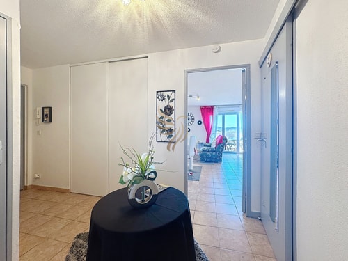 3-bed apt, 4 ppl, pool, WiFi, parking 33 CapitalChic Conciergerie