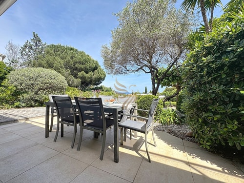 2-bedroom apartment – sleeps 4 – Sea view 40 CapitalChic Conciergerie