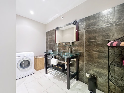2-bedroom apartment – sleeps 4 – Sea view 27 CapitalChic Conciergerie